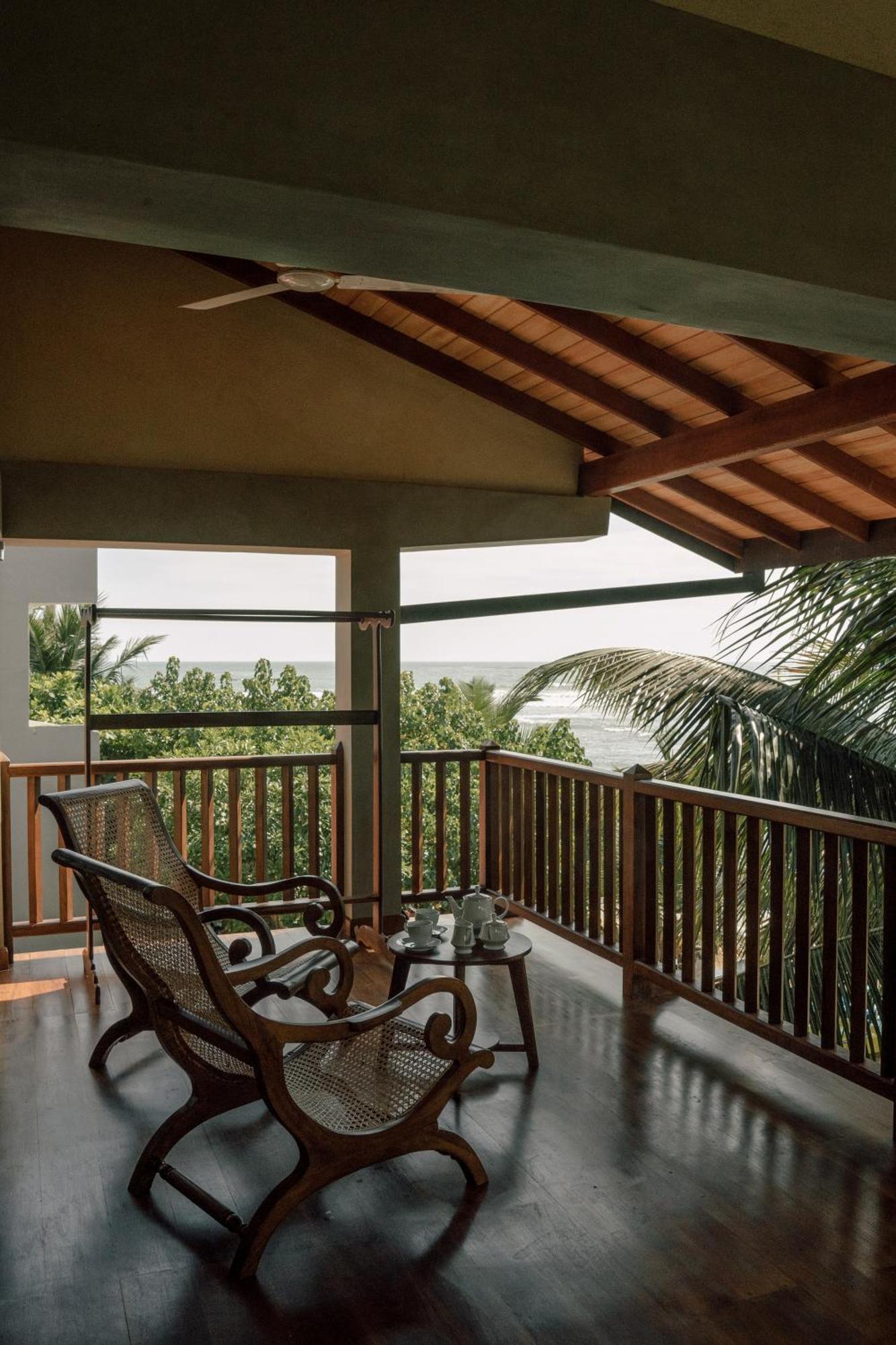 Pearl Divers Beachfront Apartment Unawatuna Exterior foto