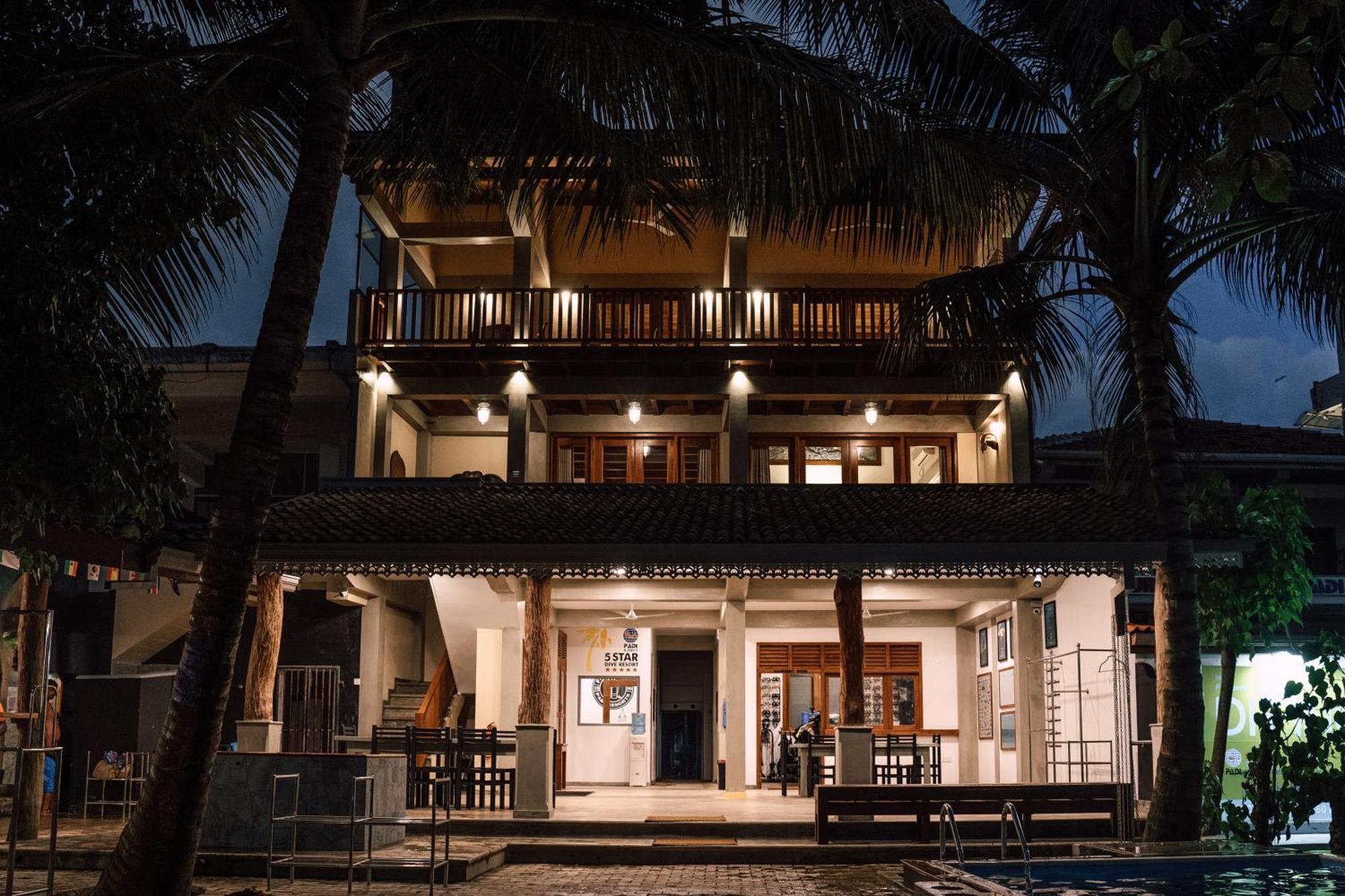 Pearl Divers Beachfront Apartment Unawatuna Exterior foto