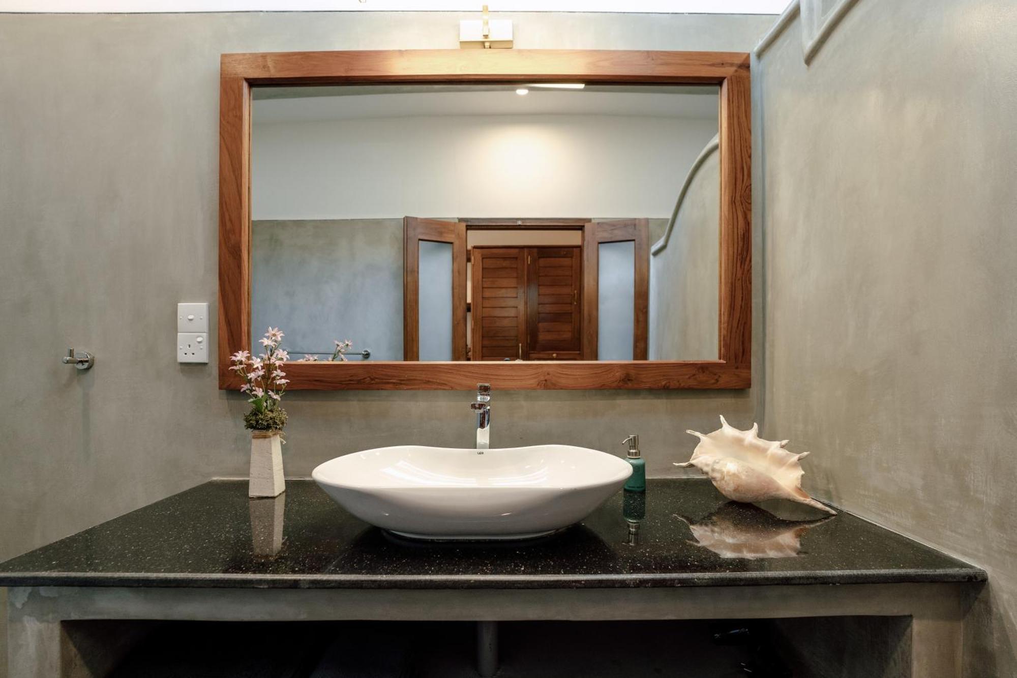 Pearl Divers Beachfront Apartment Unawatuna Exterior foto